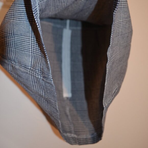 Mini Skirt Plaid Gray-White Zipper Waist-15' Hips-18.5' Length - 14' (approx.) - Picture 2 of 4